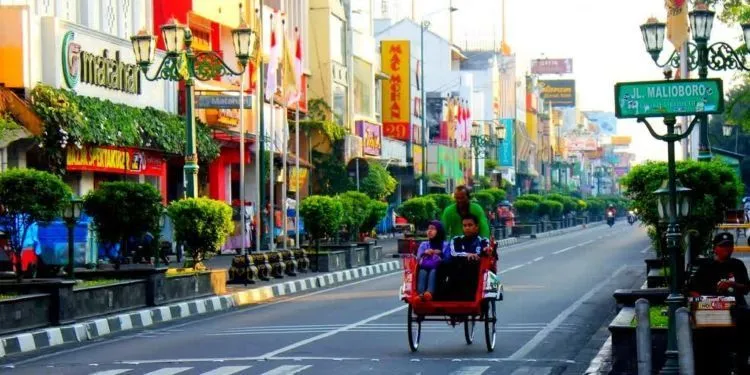 Tak Perlu Bulan Madu Jauh-jauh! 6 Tempat Indah nan Murah Meriah Ini Masih Ada di Pulau Jawa Kok 12