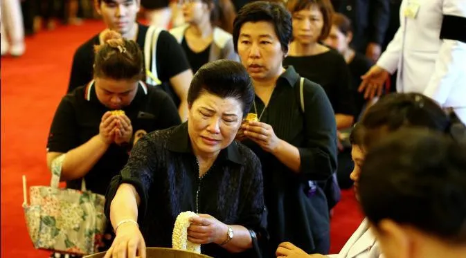 Sepeninggal Rajanya, Thailand Larut Dalam Duka. Kalau Punya Rencana Liburan ke Sana, Mending Ditunda! 7