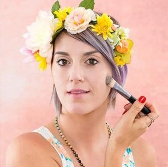 Bikin Makeup Flower Crown Seperti Filter Pada Snapchat Yuk! Ini Nih Tutorialnya. 7