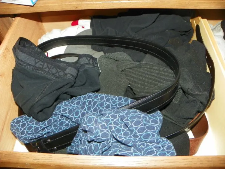 9 Barang Ini Sah Untuk Disingkirkan dari Lemari. Disayang-sayang, Padahal Nggak Berguna Lagi 11