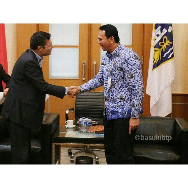 Seandaninya Bisa Memilih Gubernur DKI Berdasarkan Style Bajunya, Kamu Akan Pilih yang Mana? 34