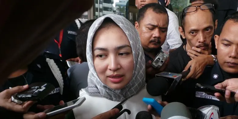 Peristiwa Sebab-Akibat: Inilah Alasan Kenapa Kalau Ada Cowok yang Korupsi, Ceweknya Juga Harus Dibui 6