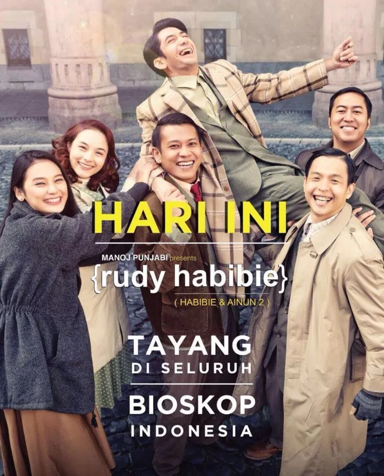 Ini Alasan Kenapa Jangan Nyalahin Reza Rahadian Kalau Dia Sering Banget Nongol di Film Bioskop 6