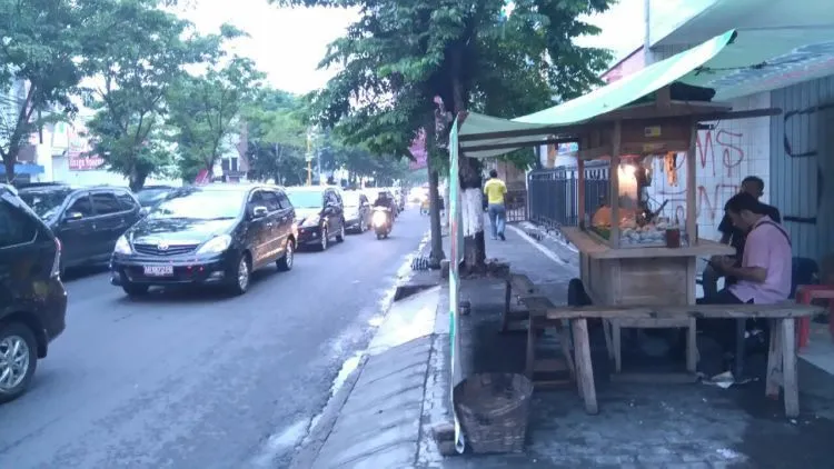 Di Indonesia, 17 Kebiasaan Ini Dianggap Wajar, Padahal Bikin Turis Asing Geleng-geleng Kepala 30