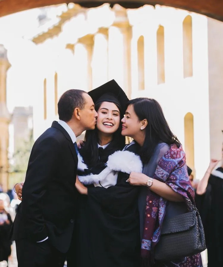 Maudy Ayunda Udah Wisuda Lho! Intip Yuk Luapan Kebahagiaannya, Siapa Tahu Bisa Menular ke Kita :) 12