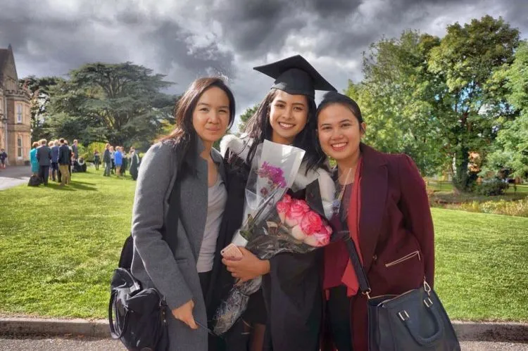 Maudy Ayunda Udah Wisuda Lho! Intip Yuk Luapan Kebahagiaannya, Siapa Tahu Bisa Menular ke Kita :) 17