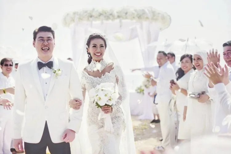 Momen Bahagia yang Memanjakan Mata: Akad Nikah Asty Ananta di Bali, Preweddingnya Juga Mewah! 34