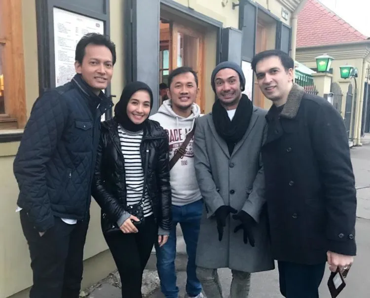Ini Alasan Kenapa Jangan Nyalahin Reza Rahadian Kalau Dia Sering Banget Nongol di Film Bioskop 8