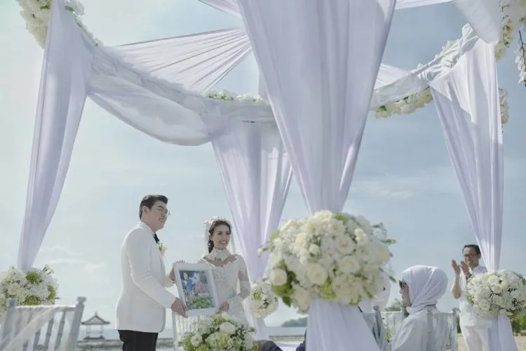 Momen Bahagia yang Memanjakan Mata: Akad Nikah Asty Ananta di Bali, Preweddingnya Juga Mewah! 30