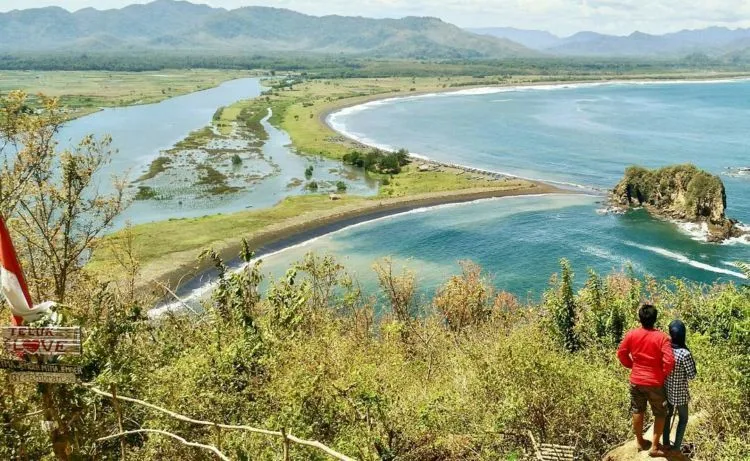 Destinasi Baru Jember, Teluk Cinta yang Kekinian. Kamu Harus Segera Kunjungi Sama Pasangan! 6