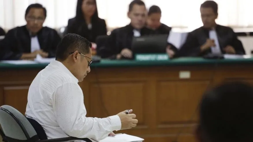 Peristiwa Sebab-Akibat: Inilah Alasan Kenapa Kalau Ada Cowok yang Korupsi, Ceweknya Juga Harus Dibui 5