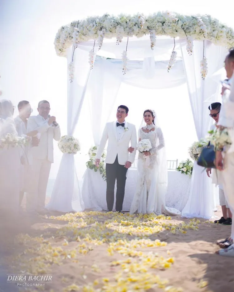 Momen Bahagia yang Memanjakan Mata: Akad Nikah Asty Ananta di Bali, Preweddingnya Juga Mewah! 33