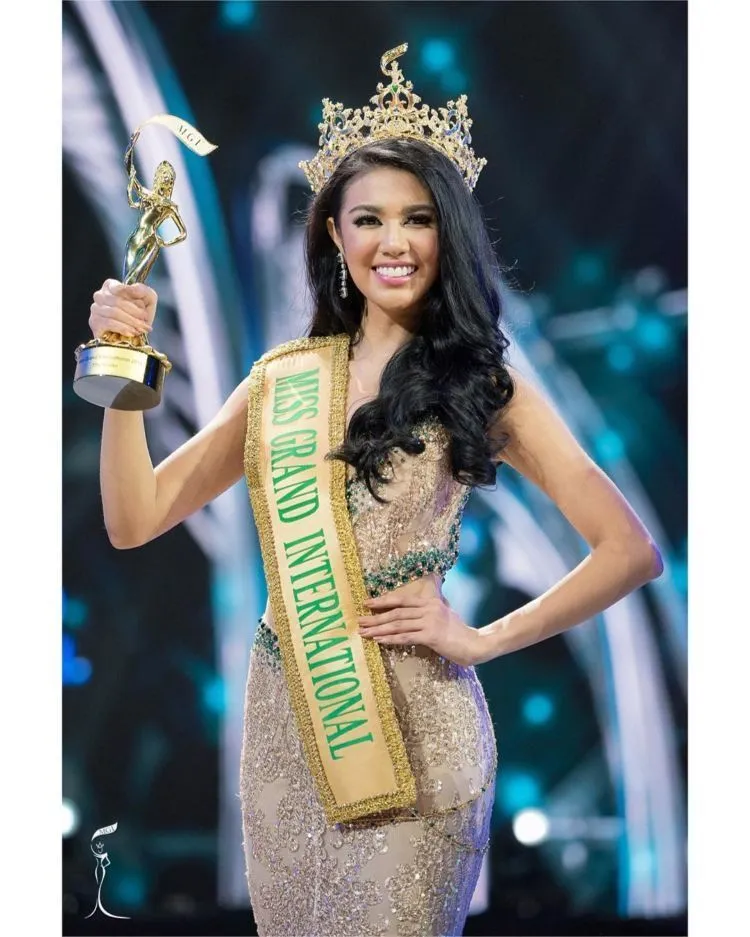Ngulik Gaya Sehari-hari Ika Pertiwi, si Miss Grand International Ternyata Bisa Kasual Juga 15