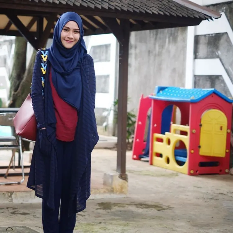 Dengan 7 Pakaian Ini, Was-was Ketahuan Bocor pas Datang Bulan Nggak Ada Lagi 10 Oversized Cardigan