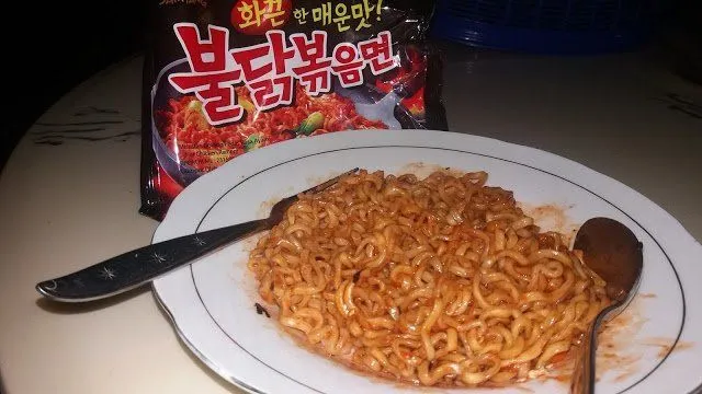 Samyang, Mie Instan Korea yang Pedasnya Kelewatan. Sampai Ada Samyang Challenge yang Hits di Instagram! 5