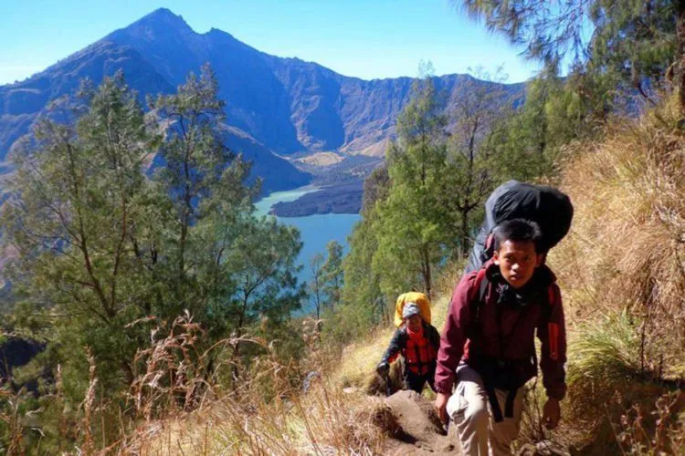 7 Tipe Kelakuan Pendaki Gunung Kalau Lagi Kelelahan di Gunung. Hayo, Kamu yang Mana? 9