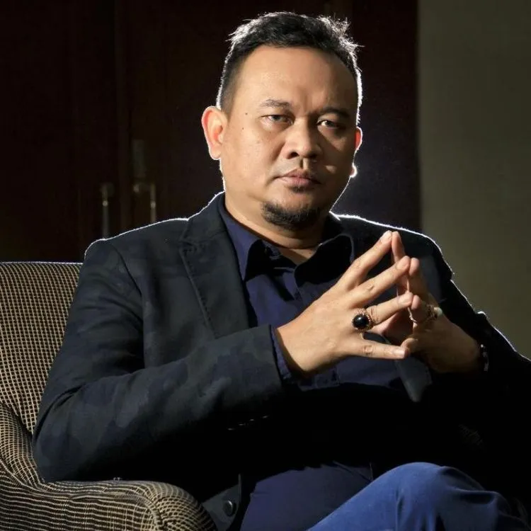 Meski Konyol di TV, 7 Seleb Ini Aslinya Tetap Punya Jejak Pendidikan Oke yang Kamu Nggak Boleh Kalah 11