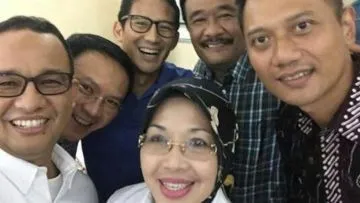 Seandaninya Bisa Memilih Gubernur DKI Berdasarkan Style Bajunya, Kamu Akan Pilih yang Mana?