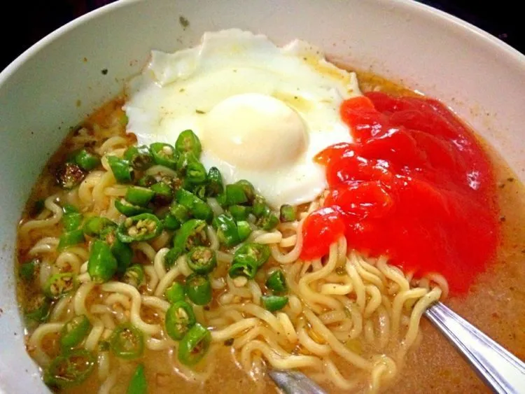 9 Rahasia di Balik Nikmatnya Mi Instan Buatan Burjo daripada Masak Sendiri 14