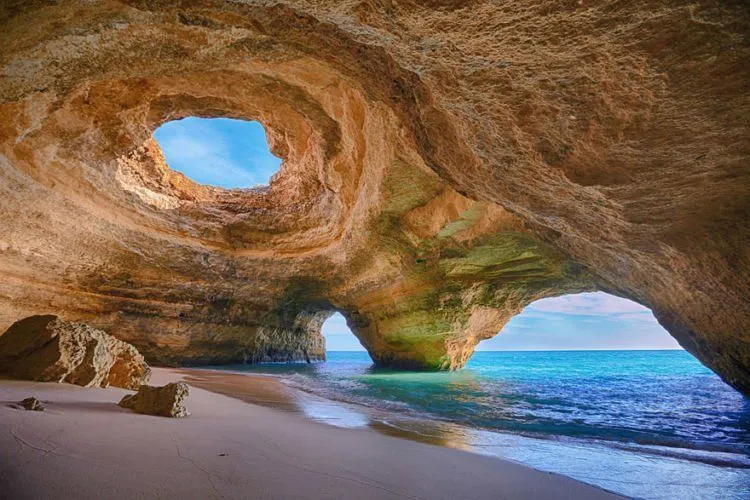 9 Pantai Paling Menakjubkan di Dunia. Sekali Seumur Hidup, Luangkanlah Traveling ke Sana! 18