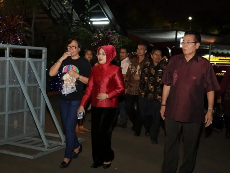 Seandaninya Bisa Memilih Gubernur DKI Berdasarkan Style Bajunya, Kamu Akan Pilih yang Mana? 33