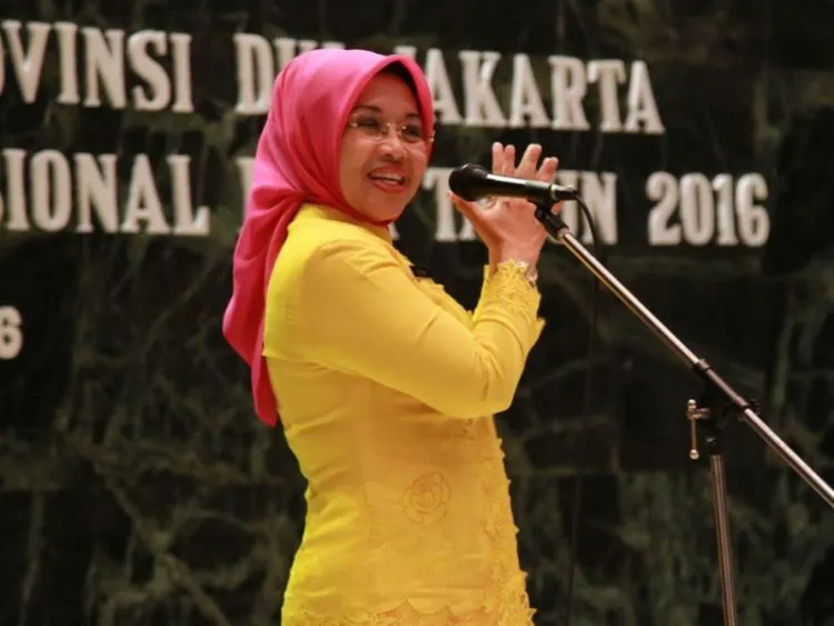 Seandaninya Bisa Memilih Gubernur DKI Berdasarkan Style Bajunya, Kamu Akan Pilih yang Mana? 31