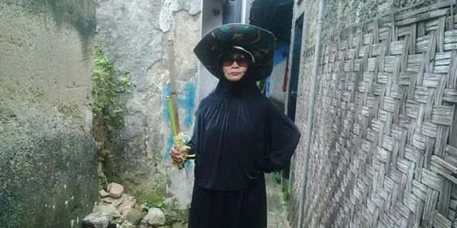 Kenalan Sama Mak Gober Yuk, Hobinya Patroli Menggerebek Kamu yang Suka Mangkir dari Shalat Jumat 4