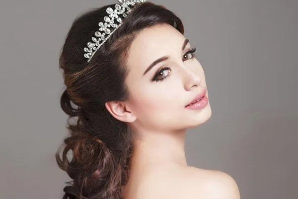 Agar Tak Keliru Memilih Makeup Artis Resepsi, 12 Trik Ini Perlu Kamu Pertimbangkan 18