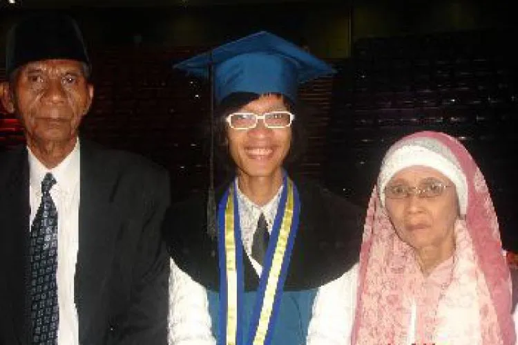 Meski Konyol di TV, 7 Seleb Ini Aslinya Tetap Punya Jejak Pendidikan Oke yang Kamu Nggak Boleh Kalah 8