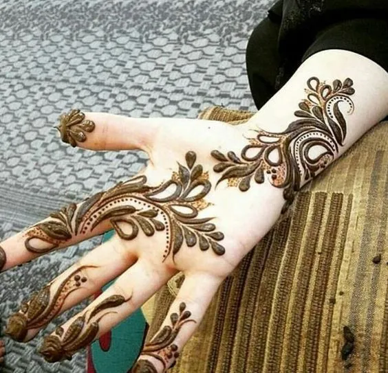 Motif Henna Pengantin yang Menyimpan Doa & Harapan 11