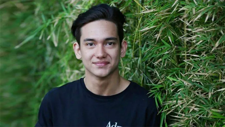 Kisah Cinta Dilan-Milea Siap Diangkat Ke Layar Lebar Lho, Coba Kita Bantu Memilih Pemeran Cowoknya 9