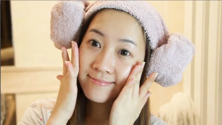 Cantiknya Riasan Cuma Tahan Sebentar. Yuk Kejar Cantik yang Nggak Harus Ditouch up Setiap Jam! 8