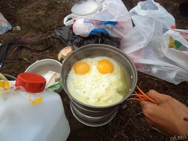 Jangan Mau Mati di Gunung. Sayangi Nyawamu dengan Nggak Melakukan 8 Hal Bodoh Ini 10