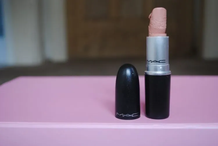 Nggak Cuma Makanan, Makeup Juga Ada Masa Kadaluarsanya. Ini Cara Lihatnya 9