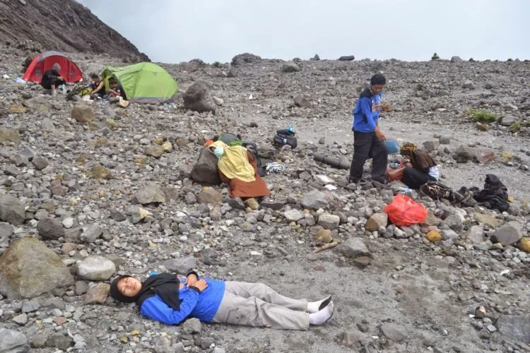 Dua Nyawa Melayang di Semeru Dalam Dua Bulan. Bukti Bahwa Kita Harus Berhenti Meremehkan Alam 9