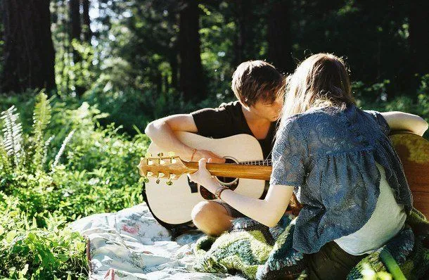 Karena Nggak Semua Cowok Romantis, Jangan Paksa Cowok Melakukan Hal-Hal Ini! 5