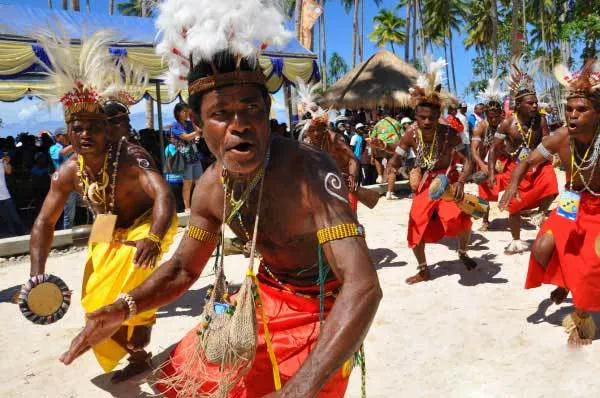 Oktober Ini Waktu Paling Tepat Liburan ke Papua. Bergabunglah dengan Festival Raja Ampat 2016 Segera! 10