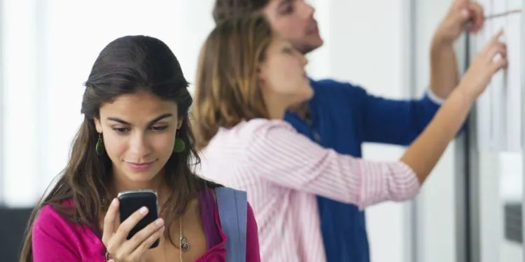 Aturan-aturan Mengirim SMS ke Dosen Pembimbing, Biar Penolakan Nggak Selalu Mendarat Padamu 14