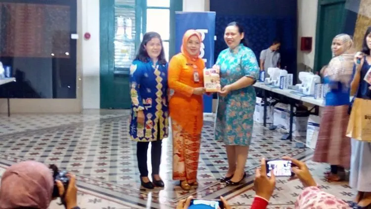 Seandaninya Bisa Memilih Gubernur DKI Berdasarkan Style Bajunya, Kamu Akan Pilih yang Mana? 32