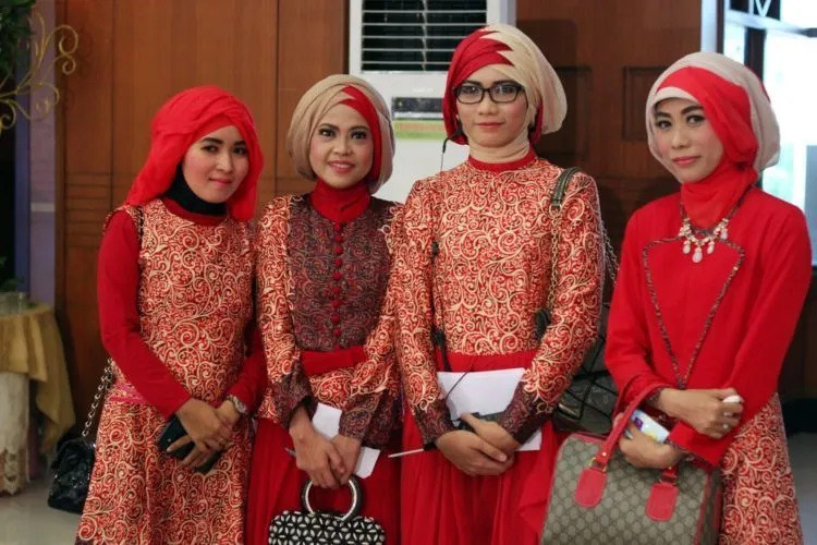 Agar Tak Keliru Memilih Makeup Artis Resepsi, 12 Trik Ini Perlu Kamu Pertimbangkan 20