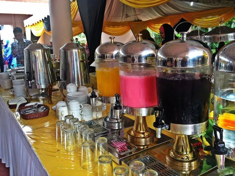 8 Kesalahan Persiapan Katering Pernikahan Ini Diam-diam Bikin Tamu Nyesel Datang. Jangan Ditiru, Ya! 15
