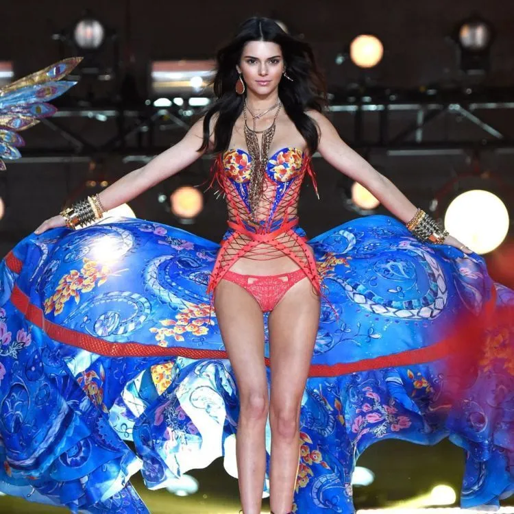 7 Bidadari Victoria's Secret yang Lahir 1995 atau Setelahnya. Sudah Merasa Tua Belum? 12