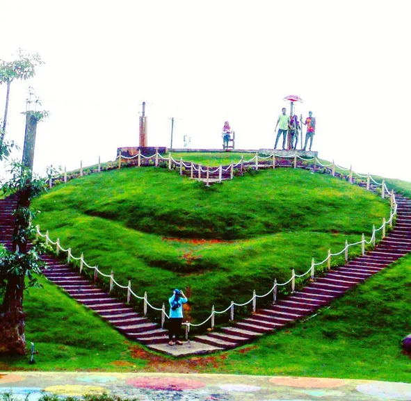 Kenalan Yuk Sama Bukit Cinta Madura, Spot Wisata Instagrammable yang Penuh Pesona!