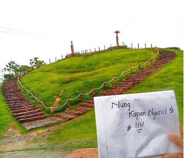 Kenalan Yuk Sama Bukit Cinta Madura, Spot Wisata Instagrammable yang Penuh Pesona! 6