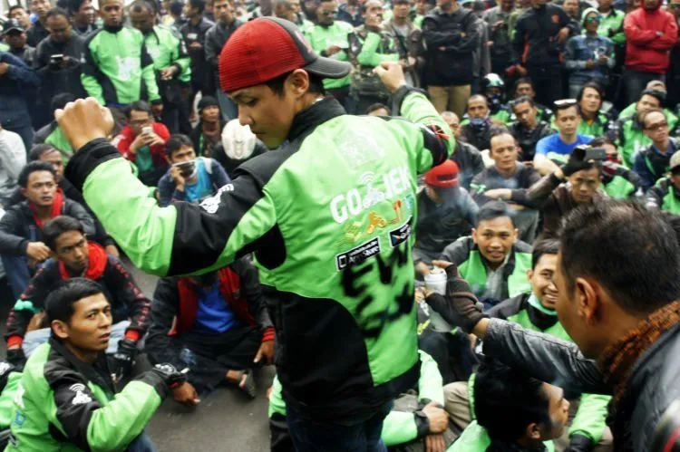 Ojek Online Memang Idaman Banget, Tapi Baca Juga Nih 10 Keluhan Paling Umum dari Para Penumpangnya 15