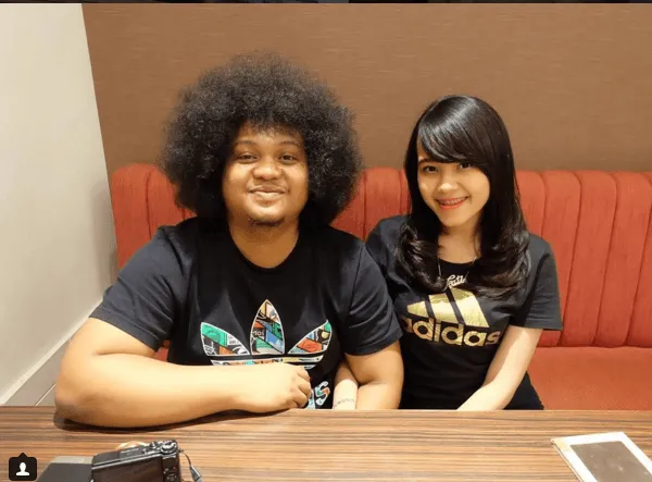 Sudah Dibilang Cowok Humoris yang Paling Beruntung, Cek Aja 7 Pacar Cantik Stand Up Comedian Ini 14