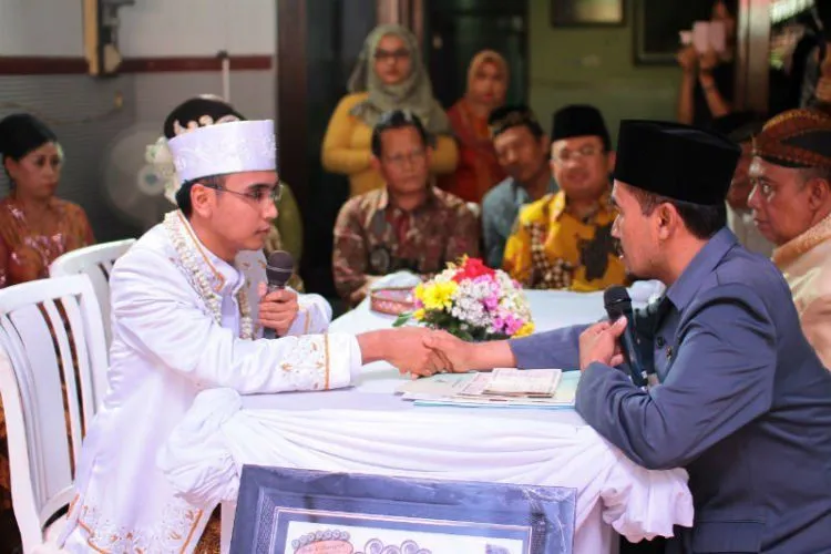 7 Alasan Kenapa Kamu Tak Perlu Gengsi Jika Nikahanmu Nggak Semewah Temanmu 8