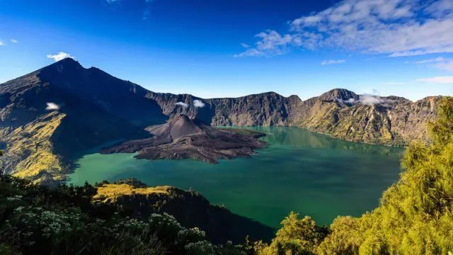 Catat, Daftar Long Weekend yang Bakal Datang di Tahun 2018. Hipwee Siapkan Rekomendasi Liburan Buat Kamu! 16