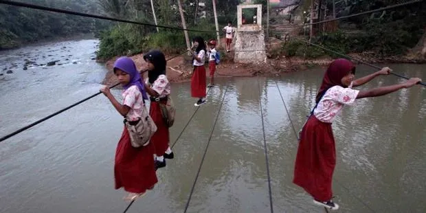 Perjuangan Anak-Anak Ini Untuk Bisa Sekolah Sungguh Luar Biasa! Malu Deh Kalau Alasanmu Cuma Malas! 24