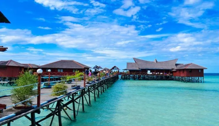 Keliling Indonesia Naik Kapal? PT Pelni Punya Paket Wisata yang Sayang Untuk Dilewatkan 9